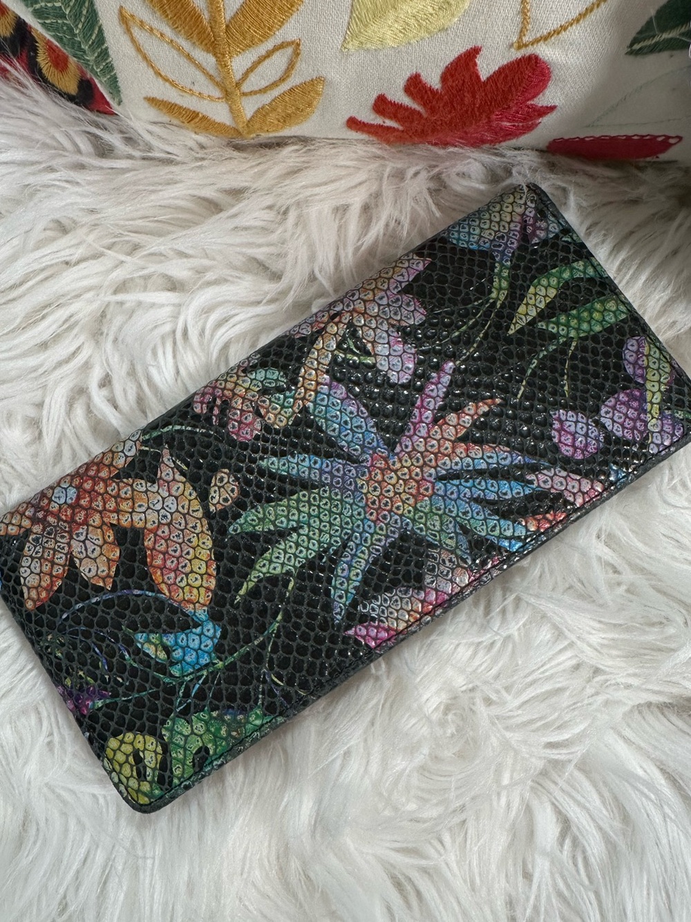 Lodis • Tropical Floral Textured Bi-Fold Wallet - Picture 13 of 14